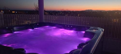 Spacieux appartement avec vue panoramique et jacuzzi