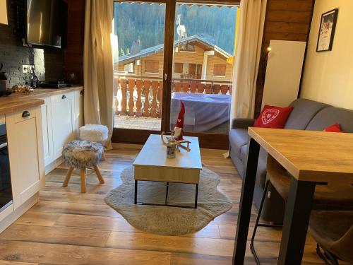 Moderne appartement avec grande terrasse exposée sud, parking, TV et internet - 4 personnes