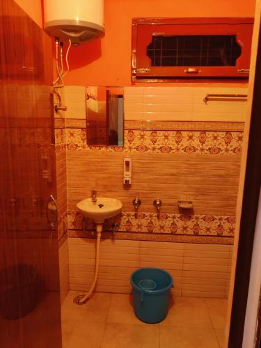 a bathroom with a sink and a mirror at Crimson inn b&b in Rāmpur