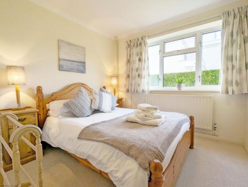a bedroom with a bed and a window at Fishermans Cottage, Felpham in Felpham