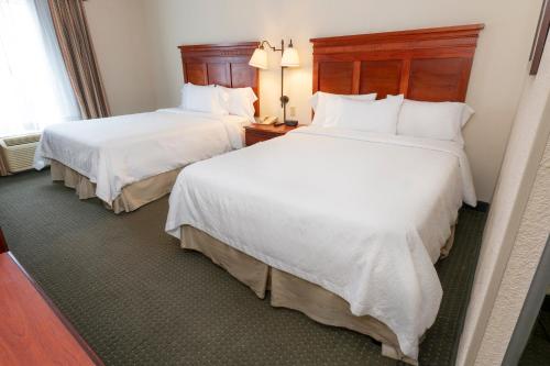 Postel nebo postele na pokoji v ubytování Hampton Inn by Hilton Guadalajara-Aeropuerto