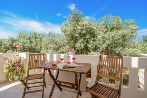 Μπαλκόνι ή βεράντα στο Villa Daratso with private pool view to the sea