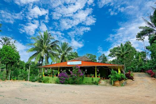 Κήπος έξω από το CoffeeINN Homestay - Water Activities, Jeep Ride, Home Food
