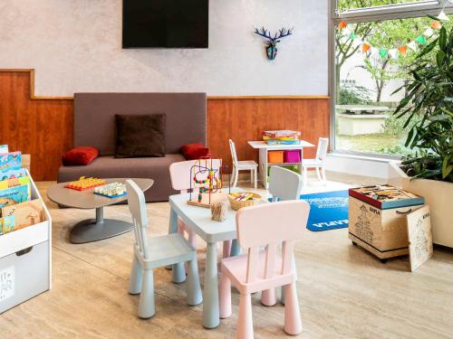 Posezení v ubytování Aparthotel Adagio 4personnes paris 15eme,parking inclus ,proche Arena et parc expo