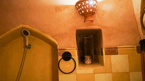 Koupelna v ubytování Kasbah Tigmi El Janoub