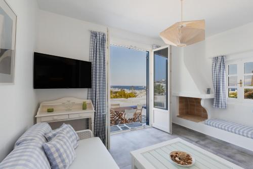 Callisti Mykonos Town with pool view and Calypso upper floor with sea view