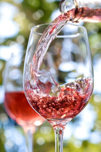 two glasses of red wine being poured at Campanile Grenoble Sud - Seyssins in Seyssins