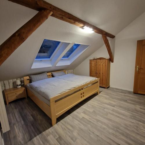 a bedroom with a large bed in a attic at Bei Conny und Bernd in Barnstorf