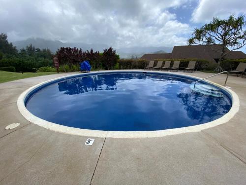 a large blue swimming pool with a hose at BBs Biz E HBR 4104/5/6 in Princeville