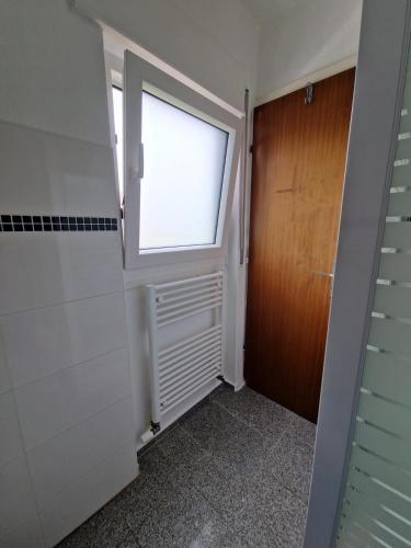 a bathroom with a window and a door at Feriengarten Dahme W 7 in Dahme