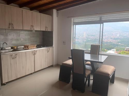 Kuchyň nebo kuchyňský kout v ubytování Alojamiento en Medellín