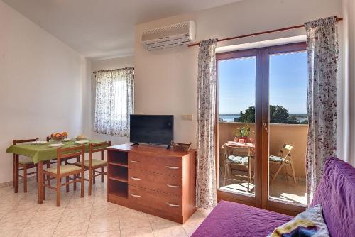 Apartment Malvazija