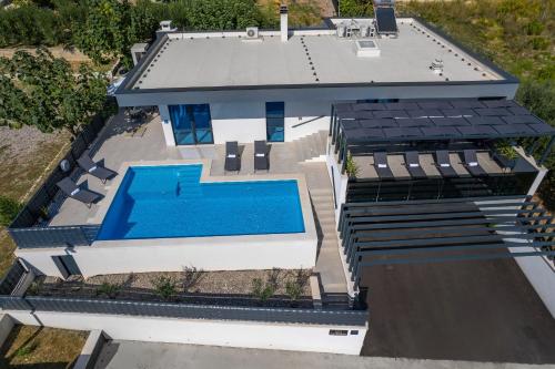 Bazén v ubytování Villa Magdalena Kaštela nebo v jeho okolí
