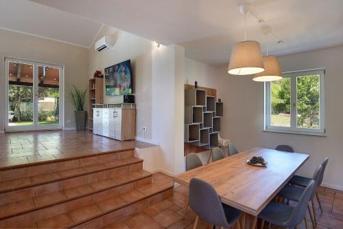 Villa mit beheiztem Privatpool, BBQ, Darts