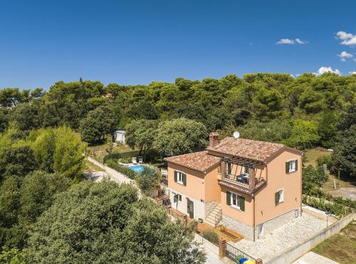 Villa mit beheiztem Privatpool, BBQ, Darts