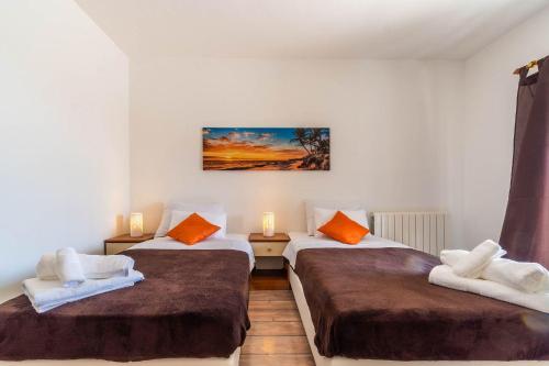 Villa mit Salzwasserpool, Billard, Tischtennis und in Strandnähe