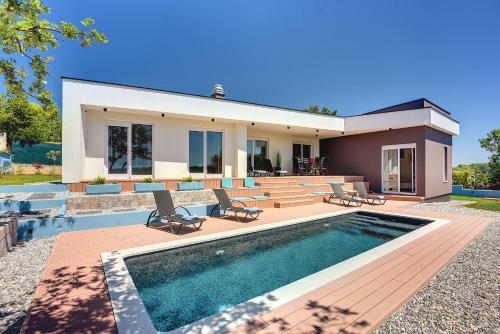 Villa mit privatem Pool nur wenige Minuten von den Stränden