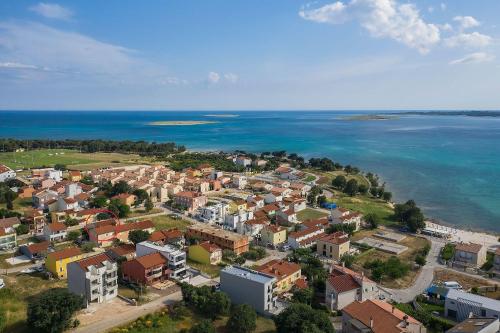 an aerial view of a town next to the ocean at Nur 150 Meter vom Strand mit Whirlpool in Medulin