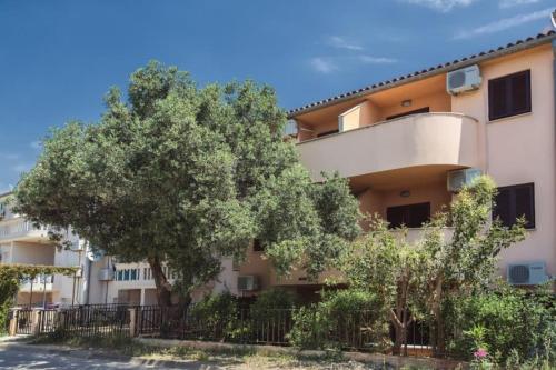 Schöne Ferienwohnung nur 100 Meter bis zum Strand in Medulin mit Klima, WLAN, Balkon