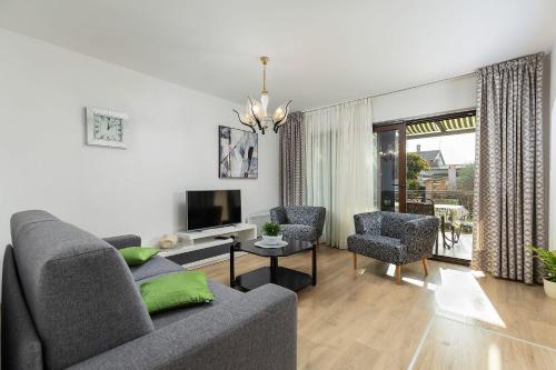 Neu renovierte Ferienwohnung mit Klima, WLAN, Terrasse und Grill