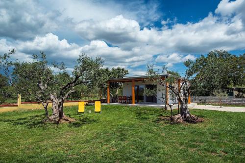 Gepflegtes Ferienhaus mit moderner Ausstattung, Parkplatz, Klima