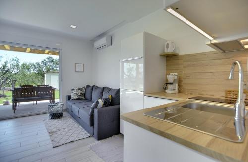 Gepflegtes Ferienhaus mit moderner Ausstattung, Parkplatz, Klima