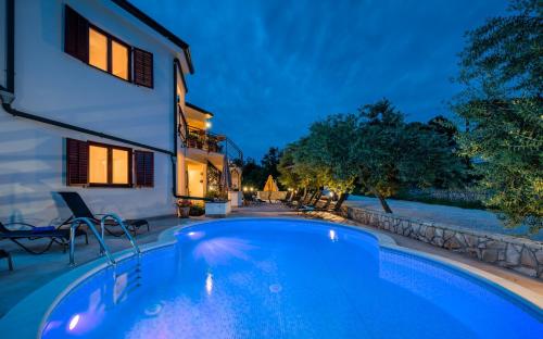 Zdjęcie z galerii obiektu Tolle Ferienwohnung mit Sauna, Whirlpool, Außenpool w mieście Drenje