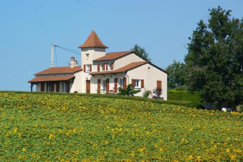 Maison de 4 chambres avec vue sur la ville jacuzzi et jardin clos a Castelnau Montratier