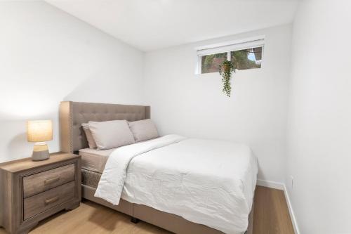 Ένα ή περισσότερα κρεβάτια σε δωμάτιο στο Pristine 3 Beds 2 Washroom Guest Suite