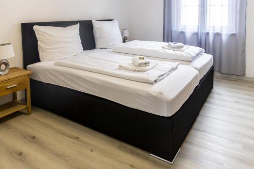 a large bed with two white towels on it at Ferienhaus Moselherz in Merl