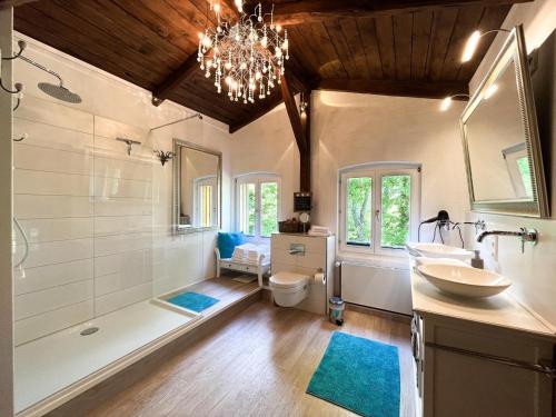 a bathroom with a tub and a sink and a shower at Ferienhaus NATURlich Wassermuhle in Kappeln