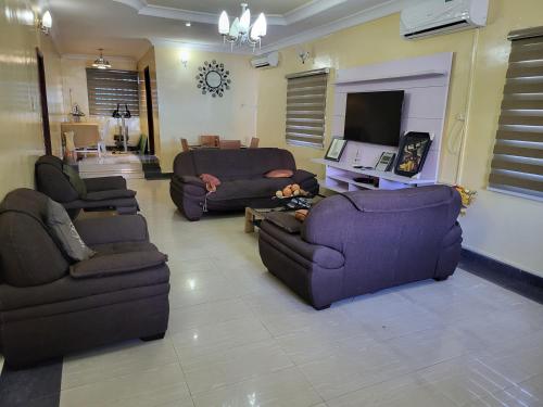 Afbeelding uit fotogalerij van Entire 3 Bedroom Bungalow - Home away from home in Lagos