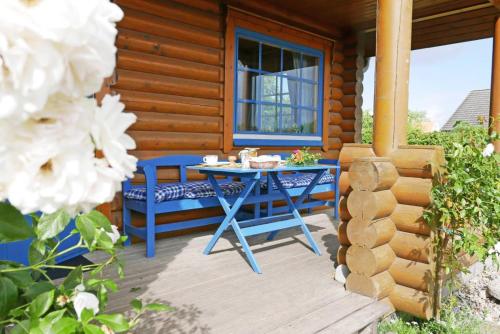 a blue table on the porch of a house at Mein Blockhaus in Hasselberg