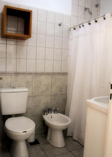a bathroom with a toilet and a sink at Balcones del Pilar in Colón