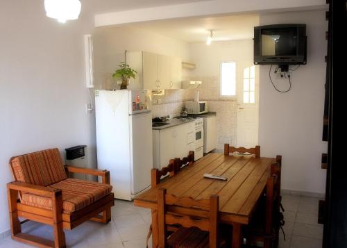 a kitchen with a table and chairs and a refrigerator at Balcones del Pilar in Colón