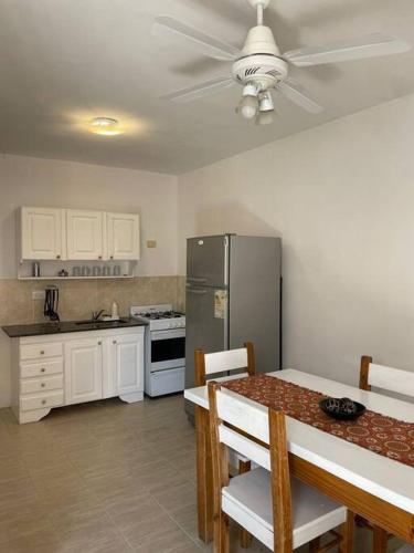 Departamento céntrico con garaje, cocina, WIFI