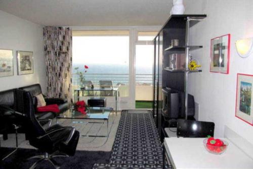 a living room with a view of the ocean at Apartmentvermittlung Mehr als Meer - Objekt 4 in Timmendorfer Strand