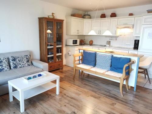 a living room with a couch and a table at Apartmentvermittlung Mehr als Meer - Objekt 9 in Niendorf