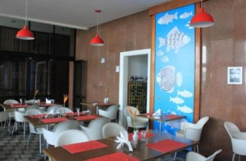 apart hotel 2 quartos frente marにあるレストランまたは飲食店
