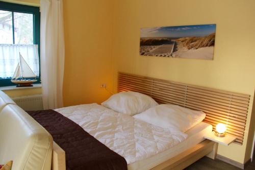 a bedroom with a bed and a window with a sail at NEU! FeWo Haubentaucher 600 Meter vom Strand in Prerow