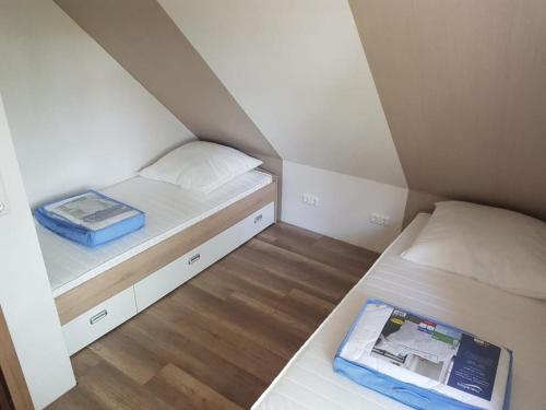 Postel nebo postele na pokoji v ubytování Ferienhaus Seeschwalbe 2