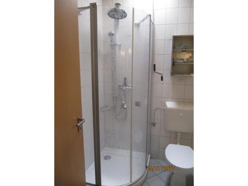 Koupelna v ubytování Bungalow Friese 700 Meter vom Strand