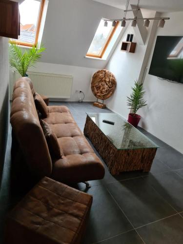 a living room with a couch and a coffee table at NEU! Ferienwohnung Muecheln Geiseltal in Mücheln