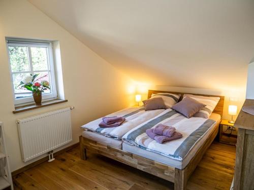a bedroom with a bed with two pillows on it at Ferienwohnung Meer und Muh in Strenglin