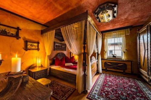 a bedroom with a canopy bed in a room at NEU! Ritterherberge zum Falken in Falkenhagen