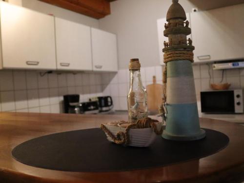 a lighthouse and a bowl on a table in a kitchen at NEU! Schicke Ferienwohnung Niebüll in Niebüll