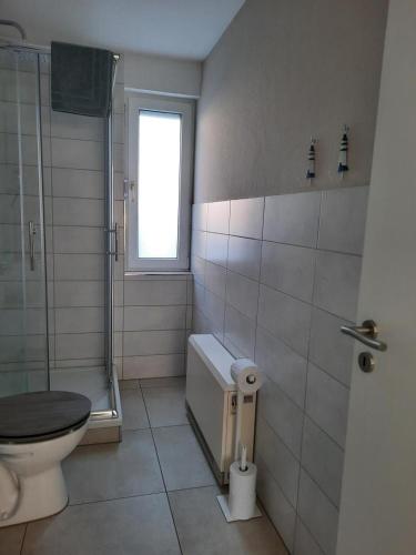 Bilik mandi di NEU! Kleinstadtferienhaus Grimmen