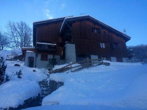 Chalet de 2 chambres avec terrasse amenagee a Courchevel a 6 km des pistes зимой