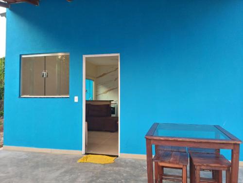 a blue wall with a table and a blue wall at Casa Azul in Passos