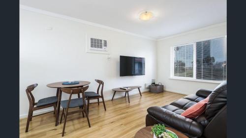 Zona de estar de 27 Burswood Home Free Parking, Wifi & Netflix